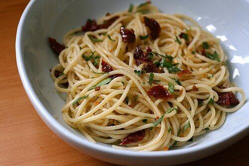 spaghetti aglio, olio extravergine d'oliva e peperoncino